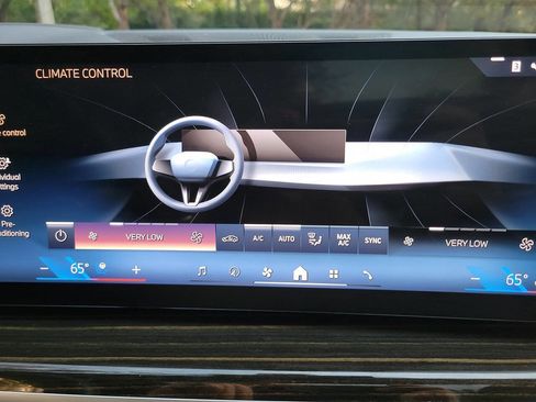 Used 2025 BMW X5 xDrive50e image 28