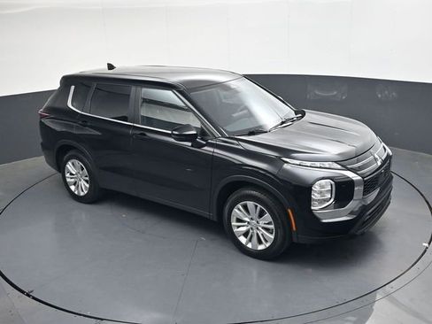 Used 2025 Mitsubishi Outlander ES image 19