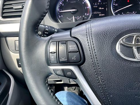 Used 2016 Toyota Highlander XLE image 23