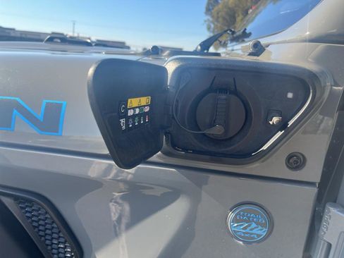 Used 2021 Jeep Wrangler Unlimited Rubicon 4xe image 47