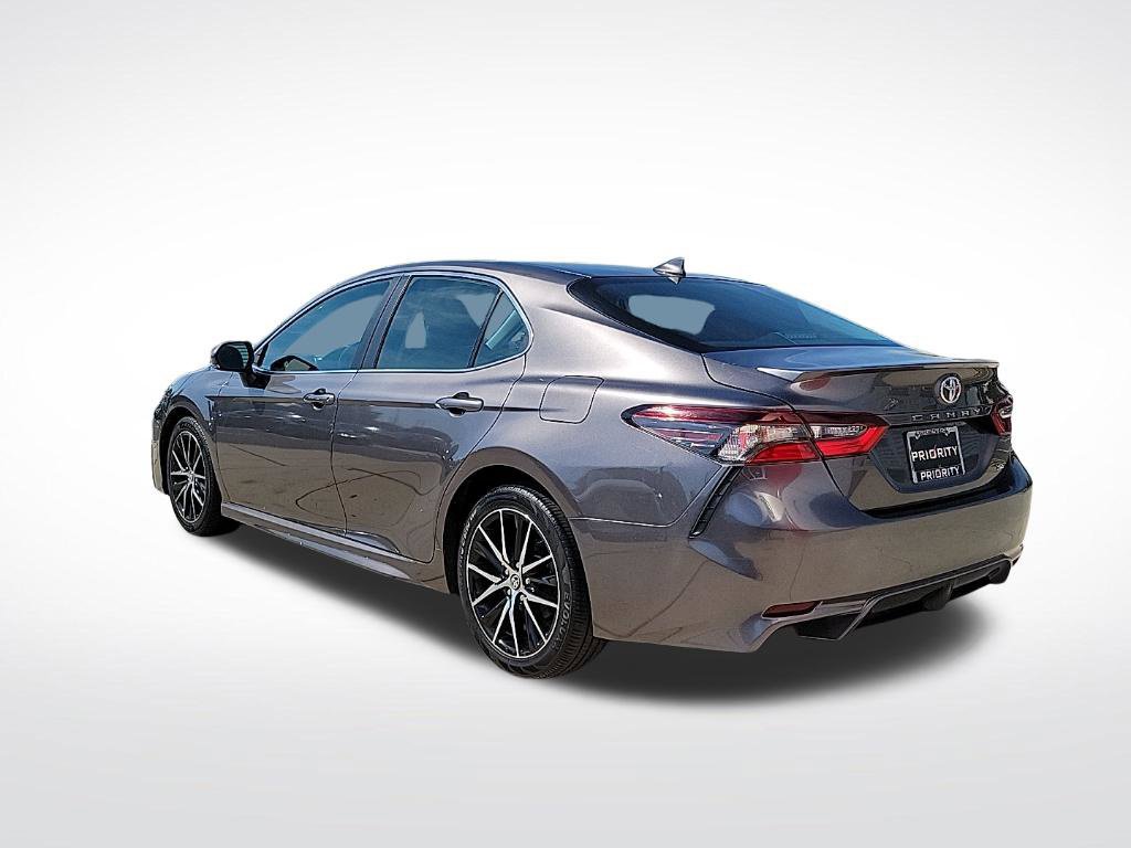 Used 2023 Toyota Camry SE FWD image 3