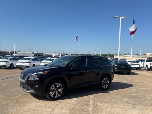 Certified 2023 Nissan Rogue SV FWD image 4