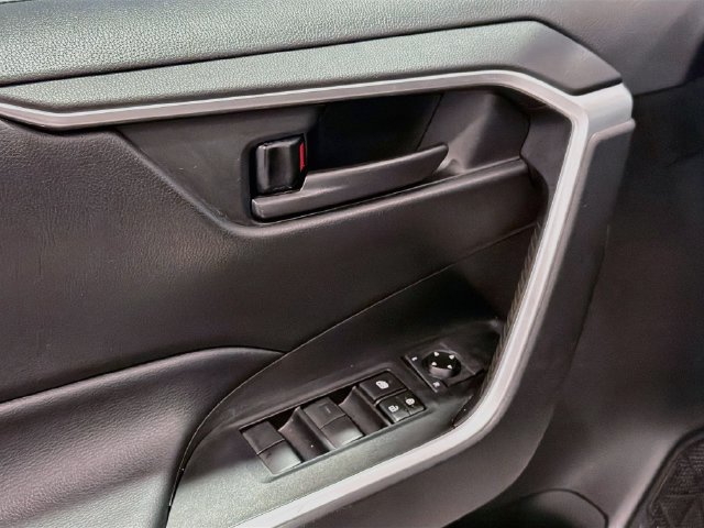 Certified 2021 Toyota RAV4 LE AWD/4WD image 15
