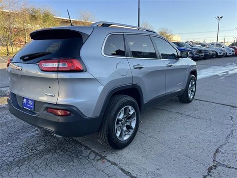 Used 2017 Jeep Cherokee Latitude w/ Safety/Convenience Group image 3