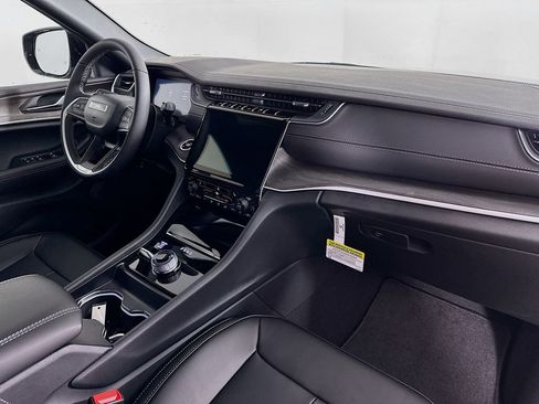 New 2025 Jeep Grand Cherokee Limited image 35