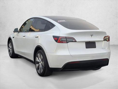 Used 2021 Tesla Model Y Long Range image 8