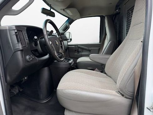 Used 2019 Chevrolet Express 2500 w/ Driver Convenience Package image 9