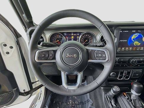 Used 2023 Jeep Gladiator Overland AWD/4WD image 30