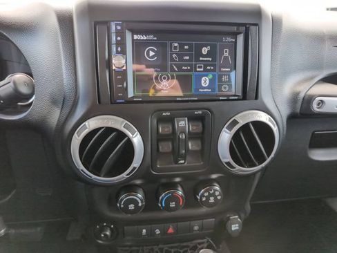 Used 2014 Jeep Wrangler Unlimited Sahara w/ Max Tow Package AWD/4WD image 25