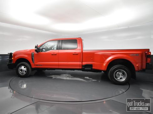Used 2024 Ford F350 Lariat w/ FX4 Off-Road Package AWD/4WD image 3