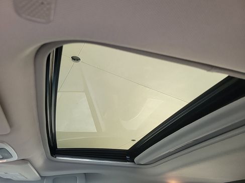 Used 2023 Toyota Sienna XLE image 19