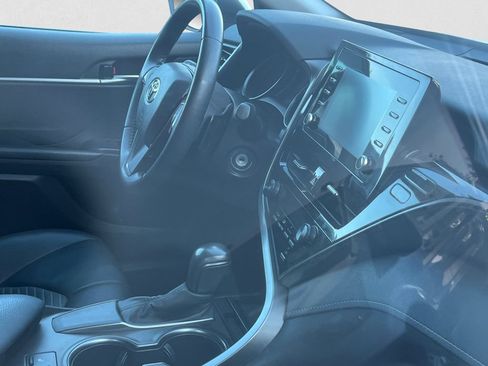 Used 2022 Toyota Camry SE FWD image 6