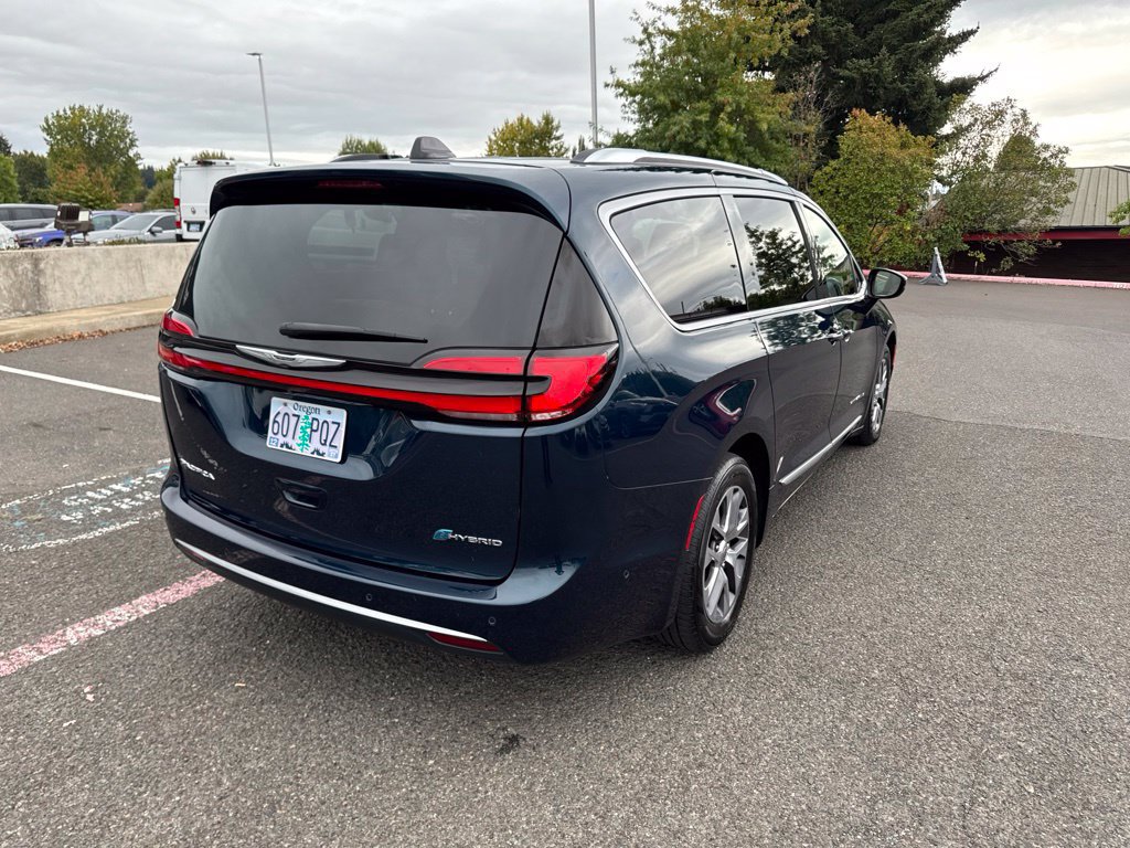 Used 2023 Chrysler Pacifica Pinnacle FWD image 10