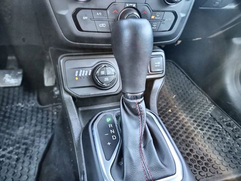 Used 2023 Jeep Renegade Trailhawk image 18