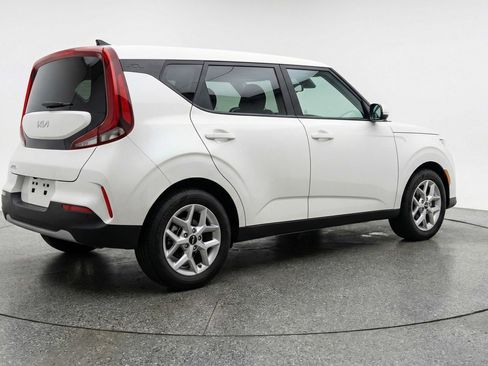 Used 2025 Kia Soul LX w/ LX Technology Package FWD image 7