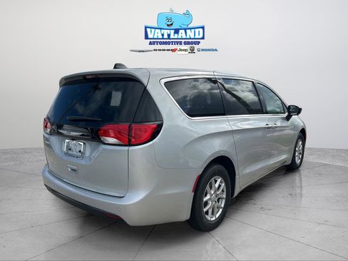 New 2026 Chrysler Voyager LX image 5