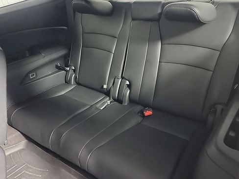 Used 2016 Honda Pilot Touring image 18
