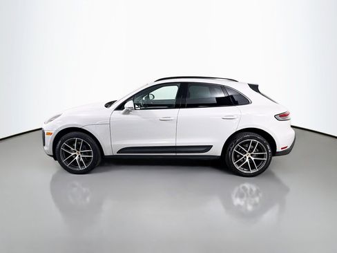 Certified 2024 Porsche Macan AWD/4WD image 2
