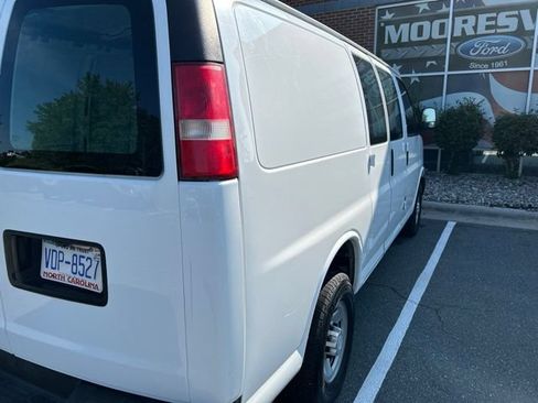 Used 2017 Chevrolet Express 2500 RWD image 5