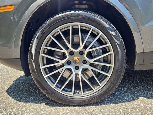 Used 2021 Porsche Cayenne AWD/4WD image 11