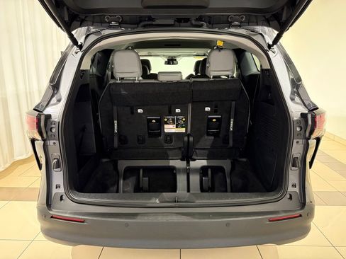 Used 2025 Toyota Sienna XLE w/ XLE Plus Package FWD image 11