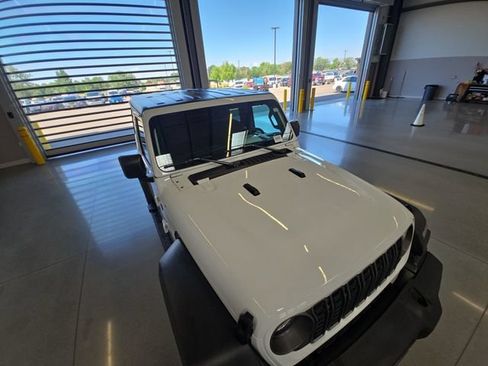 Used 2025 Jeep Wrangler Sport AWD/4WD image 30