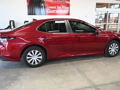 Used 2021 Toyota Camry LE image 5