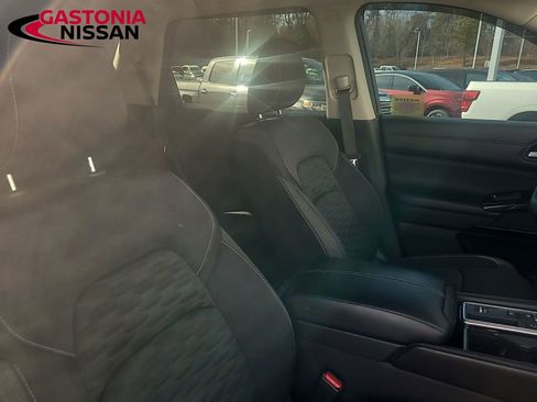 Used 2022 Nissan Pathfinder S image 21