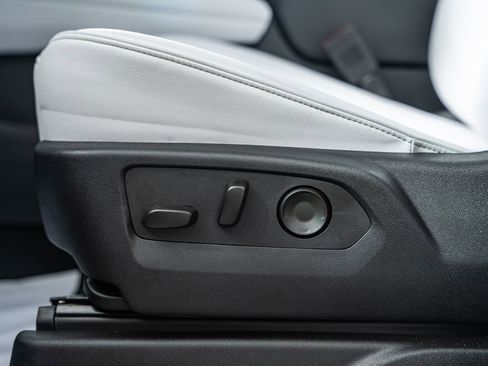 New 2025 Chevrolet Suburban Premier w/ Sun And Tow Package image 39