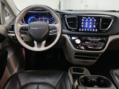 Used 2020 Chrysler Pacifica Limited image 12