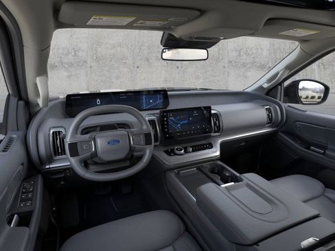 New 2025 Ford Expedition Active image 9