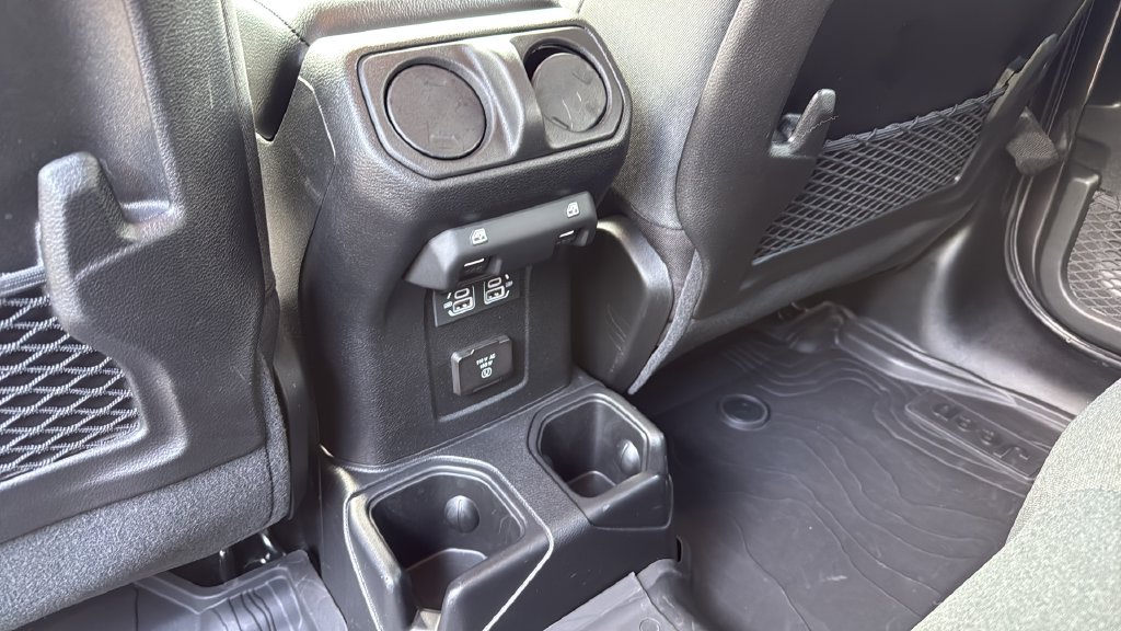 Used 2024 Jeep Wrangler Unlimited Rubicon AWD/4WD image 18