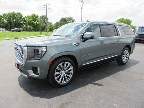 Certified 2023 GMC Yukon XL Denali w/ Denali Reserve Package AWD/4WD image 11
