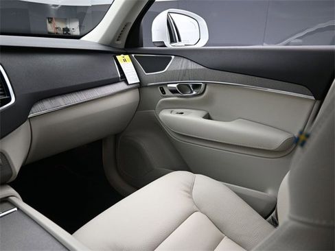 New 2025 Volvo XC90 B6 Plus w/ Protection Package Premier image 25