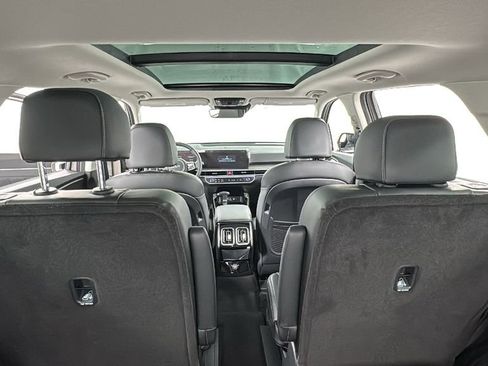 New 2025 Kia Sorento SX image 18