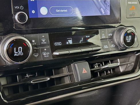Used 2023 Toyota Highlander LE FWD image 23