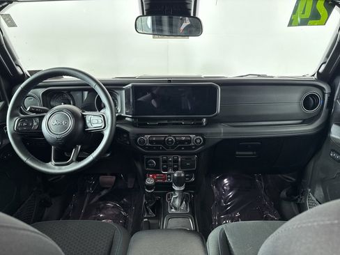 Used 2024 Jeep Wrangler Unlimited Rubicon 4xe image 3