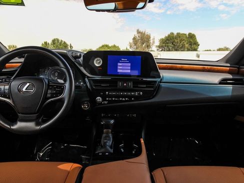 Certified 2024 Lexus ES 300h w/ Premium Package FWD image 13