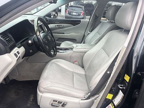 Used 2011 Lexus LS 460 AWD w/ Comfort Pkg image 13