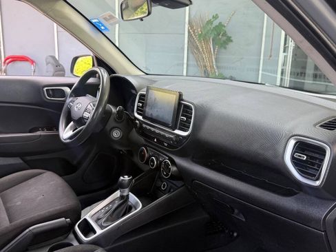 Used 2020 Hyundai Venue SE FWD image 8