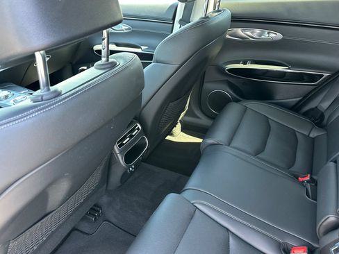 Used 2025 Genesis GV70 2.5T AWD/4WD image 15