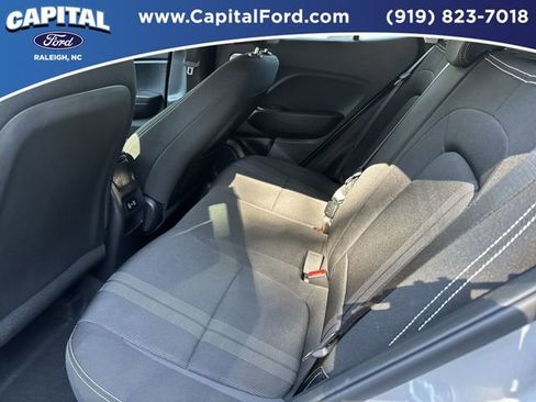 Used 2025 Hyundai Venue SEL FWD image 18