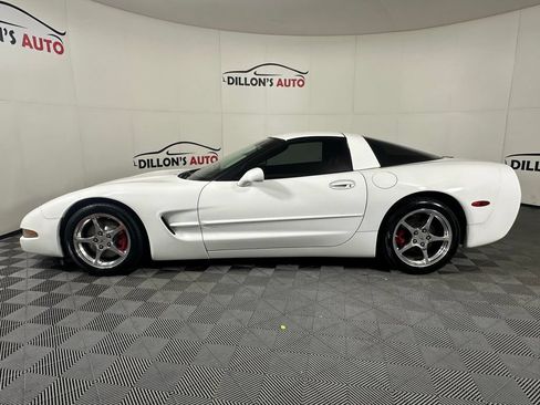 Used 2004 Chevrolet Corvette Coupe w/ Roof Package RWD image 3