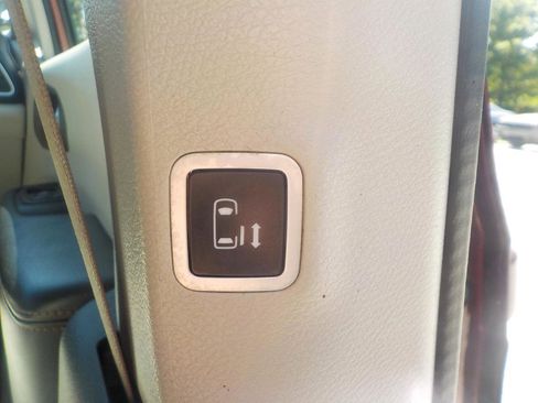 Used 2018 Chrysler Pacifica Touring-L image 35