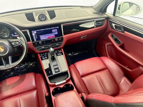 Used 2024 Porsche Macan image 21