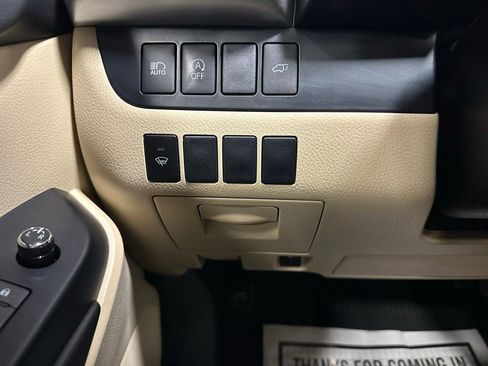 Used 2019 Toyota Highlander XLE AWD/4WD image 17