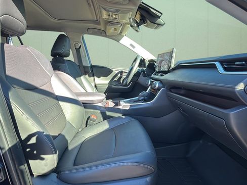 Used 2025 Toyota RAV4 Limited image 41