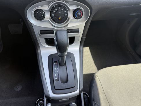 Used 2017 Ford Fiesta SE image 24