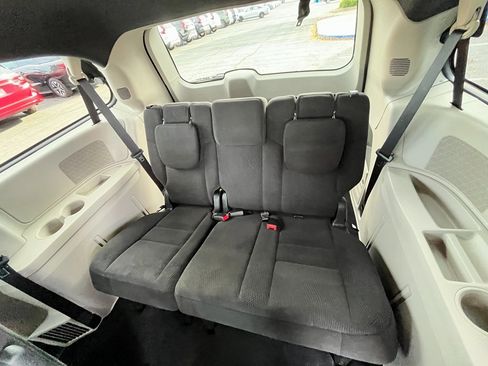 Used 2016 Dodge Grand Caravan SE image 17
