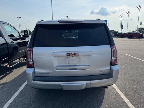Used 2017 GMC Yukon SLT w/ Open Road Package AWD/4WD image 4